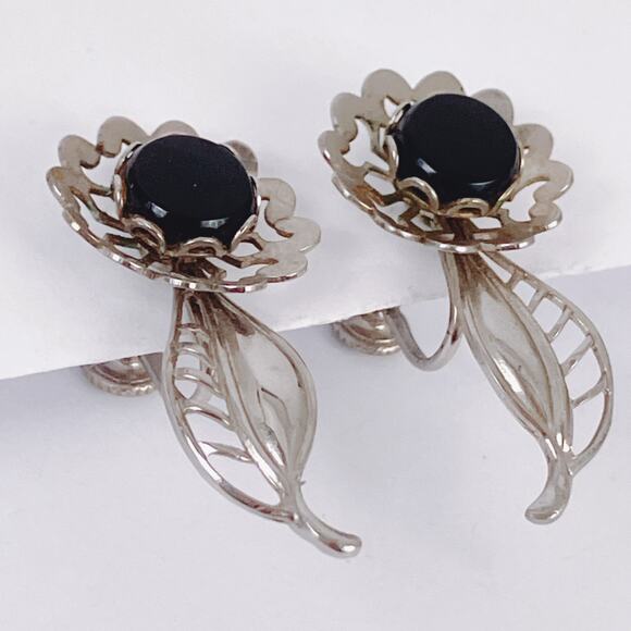 Vintage Mid Century Silver Tone Black Glass Floral Southwest Screw Back Earrings - Picture 5 of 11